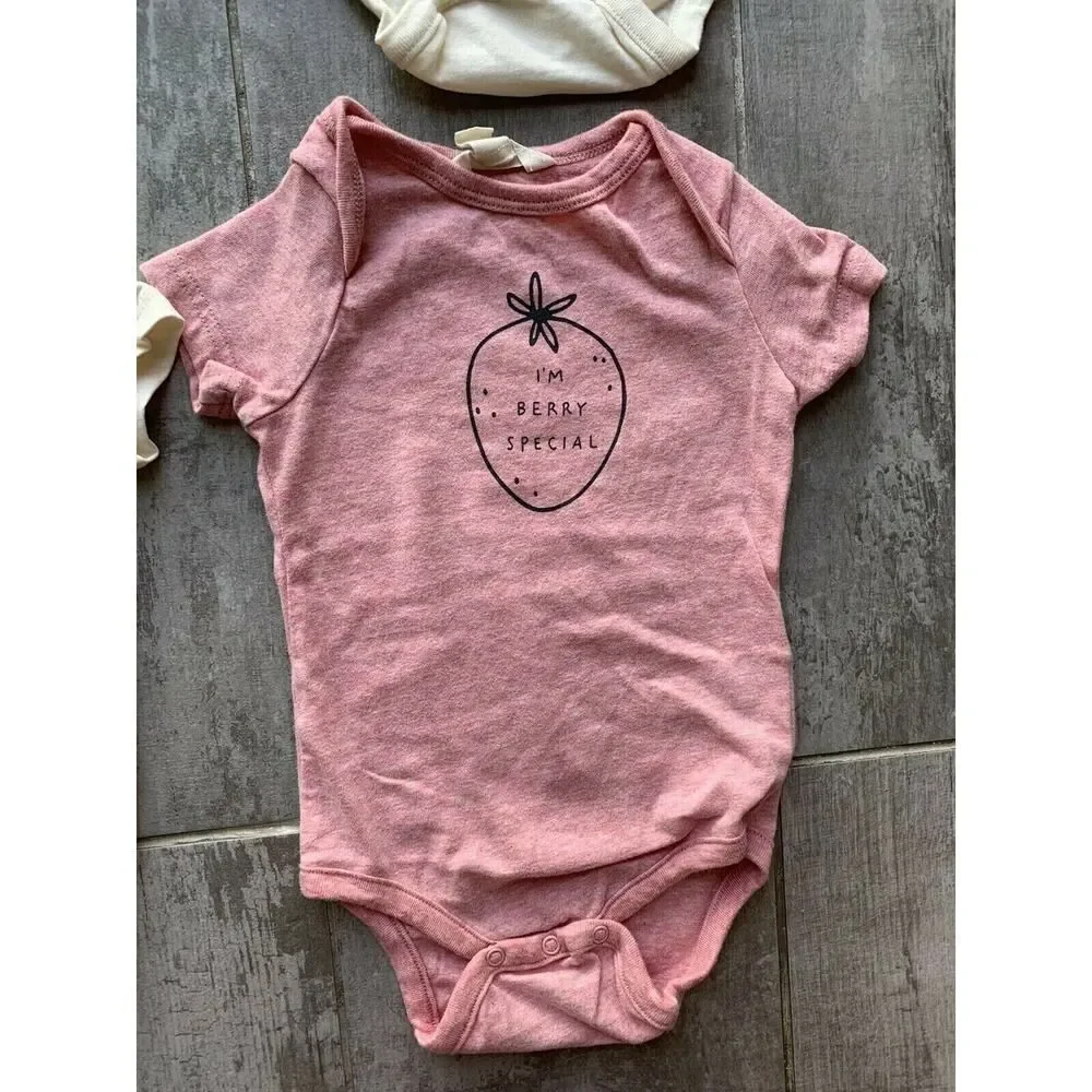 GAP Baby Girls Boys Size 3-6 Months 100% Organic Cotton Set Lot of 4 Bodysuit